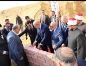 رئيس مجلس القضاء الأعلى يضع حجر أساس مسجد شهداء القضاة بالتجمع السادس  