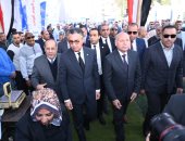 محافظ القاهرة ووزير التموين يتفقدان سوق اليوم الواحد بالمرج.. يوفر سلعا بسعر مخفض