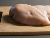 صدور دجاج كادت تودى بحياة امرأة صينية