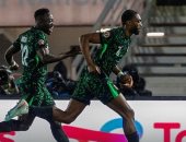 احتفال منتخب نيجيريا بالفوز على تنزانيا