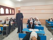 رئيس منطقة الأقصر يتفقد إمتحانات النقل للمرحلة الثانوية الأزهرية