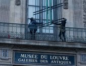 حواجز حديدية بمتحف اللوفر