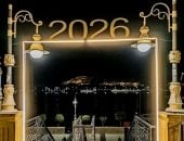 بوابات مضيئة احتفالا بقدوم العام الجديد