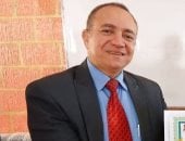 الدكتور ياسر محمود رئيس مركز الداخلة