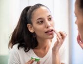 وصفات طبيعية للعناية بالشفاه في الشتاء