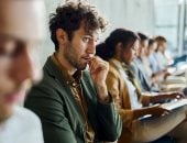 قضم الأظافر عادة لها أسباب نفسية