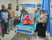 مستشفى الفشن المركزى يودع طفلة تعافت بعد 60 يومًا