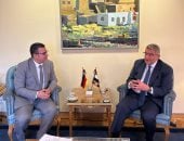  السفير محمد البدرى مع الزميل عبد الحليم سالم