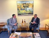 الدكتور محمد البدري سفير مصر في ألمانيا مع الزميل عبد الحليم سالم