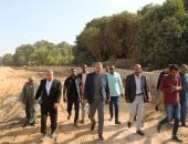 محافظ أسوان يتفقد ممشى مدينة السباعية