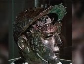 خوذة برونزية نادرة