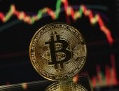 "بيتكوين" تتجاوز 70 ألف دولار عقب اتفاق وقف النار بين أمريكا وإيران