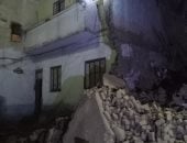 انهيار جزئي لمنزل قديم بمدينة جرجا