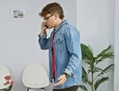 ليه بنحب نتمشى وإحنا بنتكلم فى التليفون؟