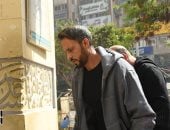 يوسف الشريف من جنازة والدة ريم مصطفى