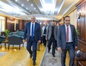 محافظ الإسكندرية الجديد يصل مكتبه