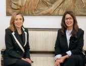 وزيرة الثقافة مع نيفين الكيلانى