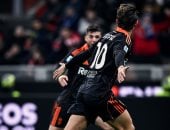 نيكو باز يحتفل بهدف كومو ضد ميلان