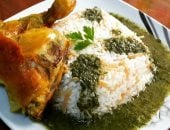 ملوخية بالدجاج بنكهة لذيذة