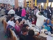  أهالى دهب ينظمون أطول مائدة إفطار جماعي بمشاركة المواطنين والسائحين