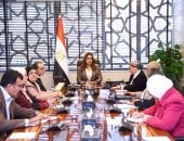 وزيرة التنمية المحلية والبيئة تبحث تطوير ورقمنة منظومة خدمة شكاوى المواطنين 