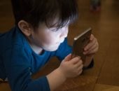 الأطفال والهواتف - أرشيفية