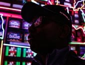 روبوتات الذكاء الاصطناعى توجه المستخدمين لمواقع غير قانونية