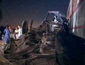 تصادم سيارة نقل بأحد قطارات المناشى