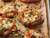 طريقة عمل البطاطا المشوية مع جبنة فيتا