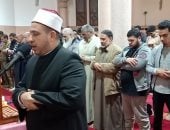 أداء صلاة التراويح