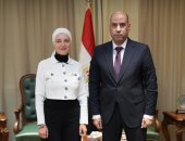 وزير العمل خلال اللقاء