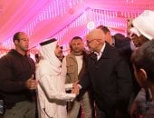 محافظ شمال سيناء يشارك قبيلة التياها الإفطار الجماعي 