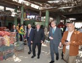 محافظ الجيزة يتفقد سوق الجملة بـ6 أكتوبر