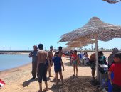  توافد المواطنين على شاطئ الكيلاني بطور سيناء