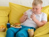 كيف تساهم الهواتف الذكية في زيادة سمنة الأطفال