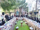 البابا تواضروس يلتقي أحبار الكنيسة على مائدة إفطار شم النسيم في دير السريان