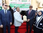 المهندس إبراهيم مكي محافظ كفر الشيخ فى حفل تكريم اليتيم