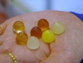 بريطانية تحول الأناناس والبرتقال لمجوهرات فاخرة