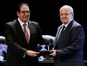 رئيس جامعة القاهرة والدكتور الخشت 