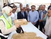 محافظ القليوبية يتفقد منظومة توريد القمح ببنها