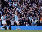 هالاند لاعب مانشستر سيتي يحتفل بهدفه