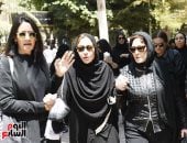 لبلبة تحتضن منة شلبى 