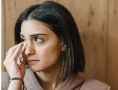 فتاة تشعر بالحزن