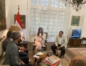 وزيرة الثقافة تبحث أزمة قسم التصوير بأكاديمية الفنون  