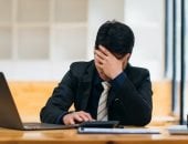 علامات بتقولك إنك مصاب باكتئاب العمل 