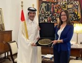 وزيرة الثقافة مع السفير القطري بالقاهرة