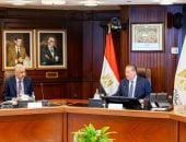 محافظ البنك المركزى حسن عبد الله خلال اللقاء 
