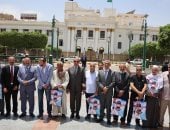 محافظ المنيا يهنئ حجاج الجمعيات الأهلية