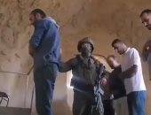 جندى إسرائيلى يعتدى على المصلين