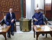 شيخ الأزهر يستقبل السفير البريطاني بالقاهرة 